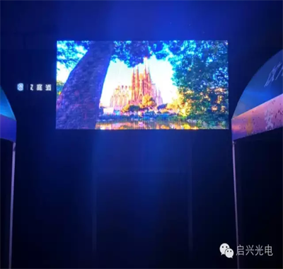 黄石武汉启兴光电承制，新华路体育馆户外S6全彩显示屏交付使用！