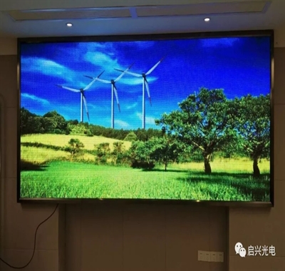 武汉启兴光电承制--室内Q2.5全彩显示屏五套交付使用