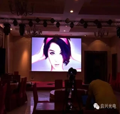 鄂州武汉强力巨彩江汉油田酒店宴会厅室内全彩显示屏交付