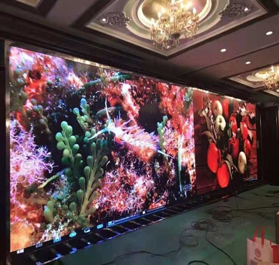 武汉启兴光电承制---武汉XX酒店室内2.5全彩开合显示屏