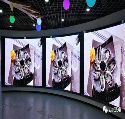 武汉启兴光电承制--全国青少年法治教育基地●室内Q2.5全彩显示屏交付使用！